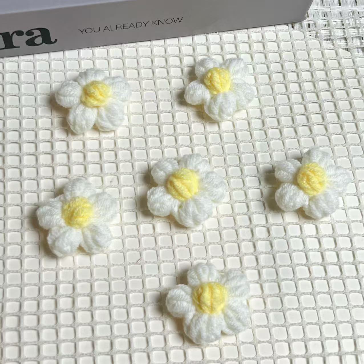 Lana trenzada flor puff blanco