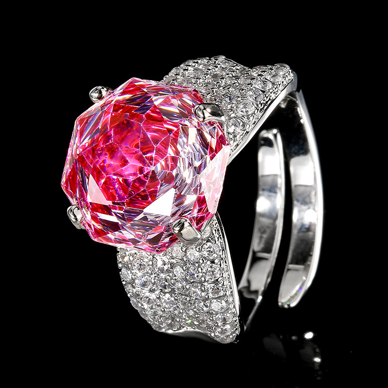 Bague rouge rosé, taille ajustable.