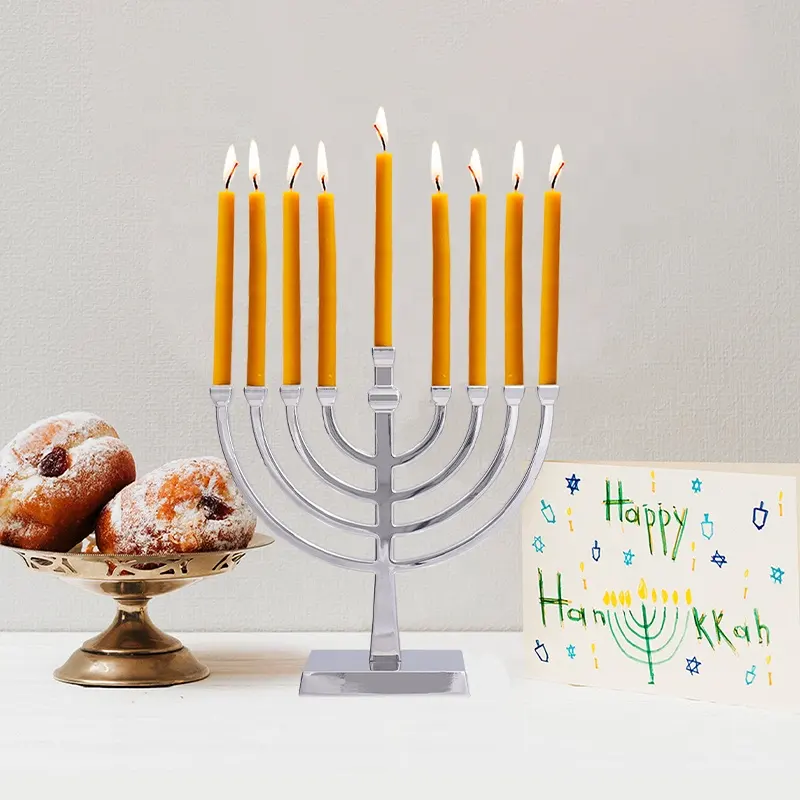 गर्म बिक्री विंटेज यहूदी सजावटी धातु प्राचीन Menorah Candelabra रेट्रो लंबा मोमबत्ती धारक घर की सजावट के लिए शीर्ष आपूर्तिकर्ता