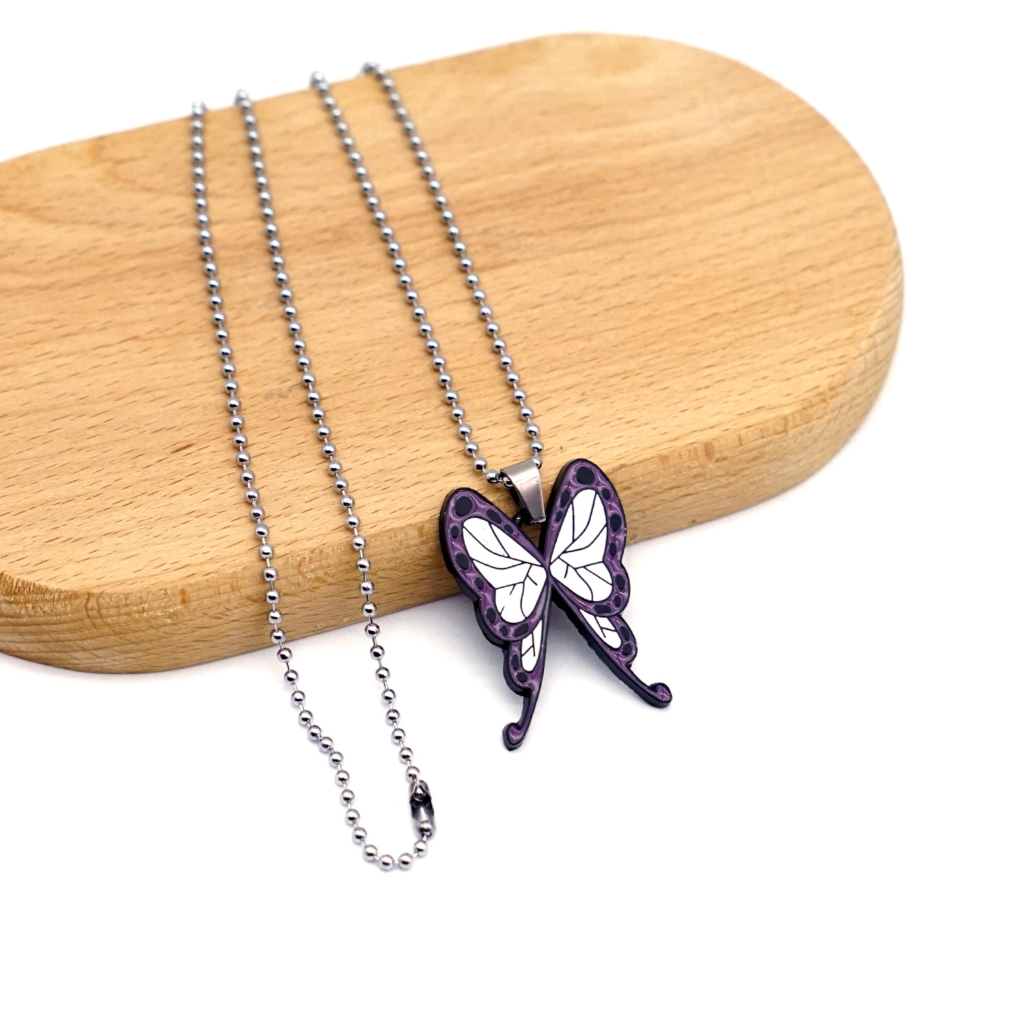 โซ่ลูกปัดผีเสื้อสีขาว