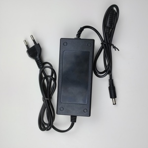 双线交流/DC 100V-240V 9V-24V电源适配器，带12v发光二极管灯条闭路电视监控电源3A-6A桌面电源