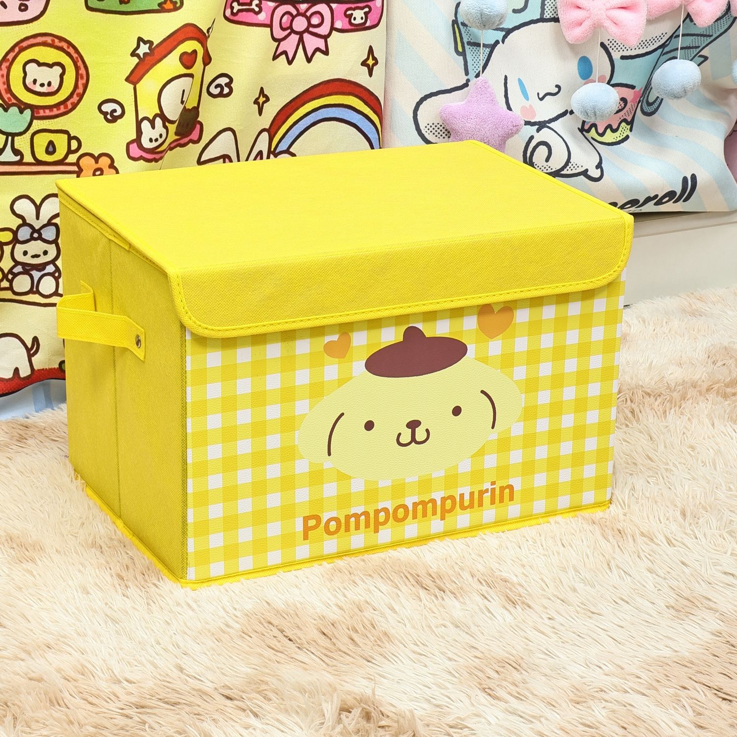 Petit chien jaune à motif à carreaux