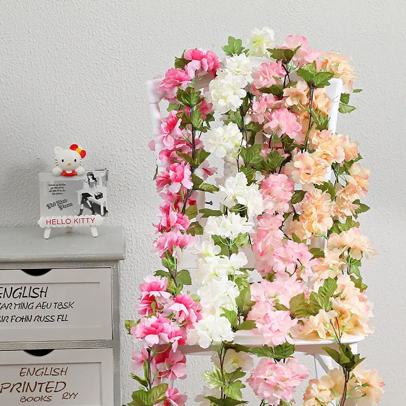 Fábrica al por mayor de flores artificiales colgando vid seda Flor de cereza Garland boda casa jardín decoración fiesta