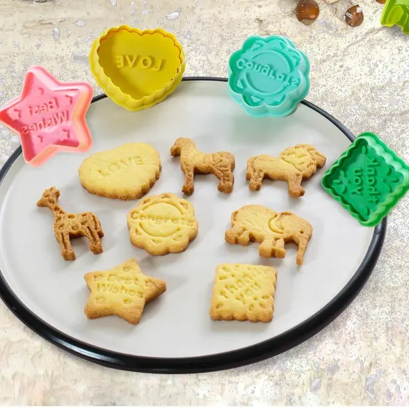 Cortador de galletas en forma de corazón 3d, cortador de galletas en forma de Animal, de plástico, alfabeto de amor, vacaciones, elefante, herramientas de cumpleaños, 4 Uds.