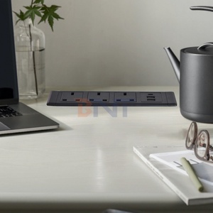 3UK Outlets Tomas de corriente multifuncionales de escritorio 3AC Toma de corriente 2 * USB A + 1 * USB C ABS Toma de mesa - Product Image 1