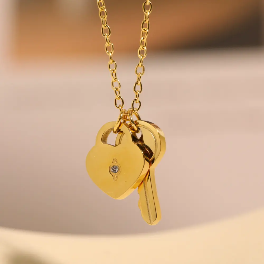 Cadena de eslabones de acero inoxidable dorado, candado de corazón, medallón, llave colgante, cerradura, collar de llaves, venta al por mayor