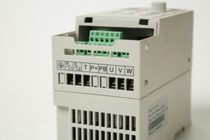Venta de la fábrica Mini 1 a tipo de entrada 3 Salida de fase de 5,5 KW Unidad de frecuencia Variable/convertidor/VFD/7,5 HP para trituradora de Motor