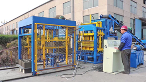Máquina automática de fabricación de ladrillos de cemento, con motor diésel, moldura de bloques de enclavamiento hidráulico y núcleo de rodamiento, número de unidad de bloque de enclavamiento - Product Image 3