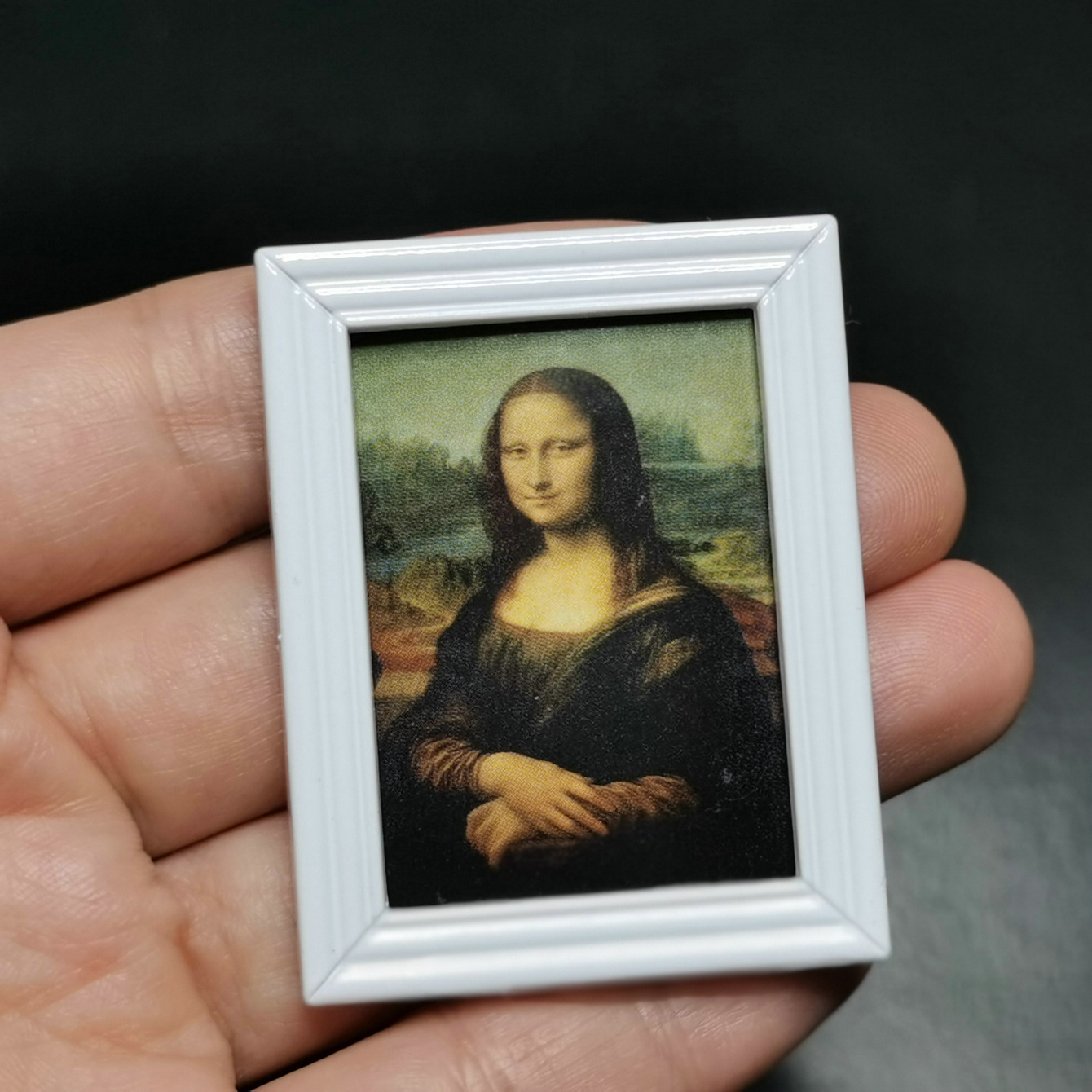 Mona Lisa colorida en marco blanco