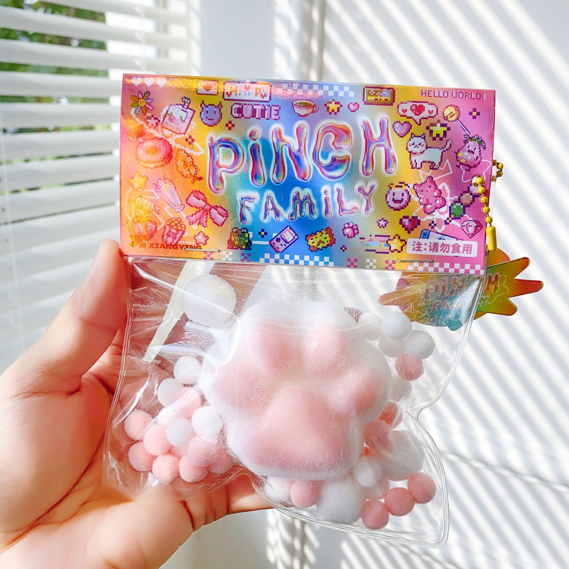 Peluche patte de chat blanche
