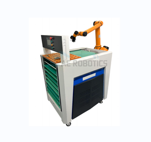 Applicazione automatica della soluzione di carico e scarico CNC del robot collaborativo a 6 assi in campo industriale