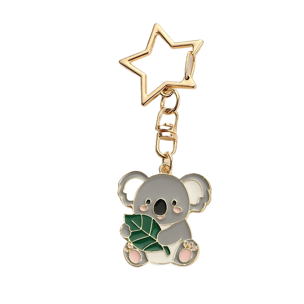 Koala doré mangeant des feuilles