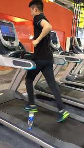 Neuankömmling Laufen Cardio-Gerät LCD-Bildschirm Laufband Fitness geräte Hohe Konfiguration 3HP Commercial Laufband für Übung