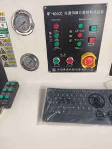 Máquina hidráulica de prueba de tracción 600Kn con software de exportación de datos para aleación de metal y análisis de materiales de construcción - Product Image 2