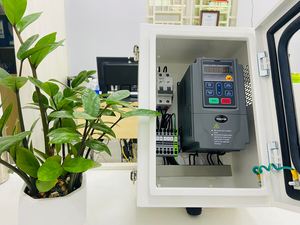 Micno <strong>Single</strong>-Phase 1AC 4kw 5.5hp Solar Pump Inverter Drives with 25A <strong>Output</strong> Current 150-440VDC <strong>Input</strong> Water Pump 220V <strong>Input</strong> - Product Image 2