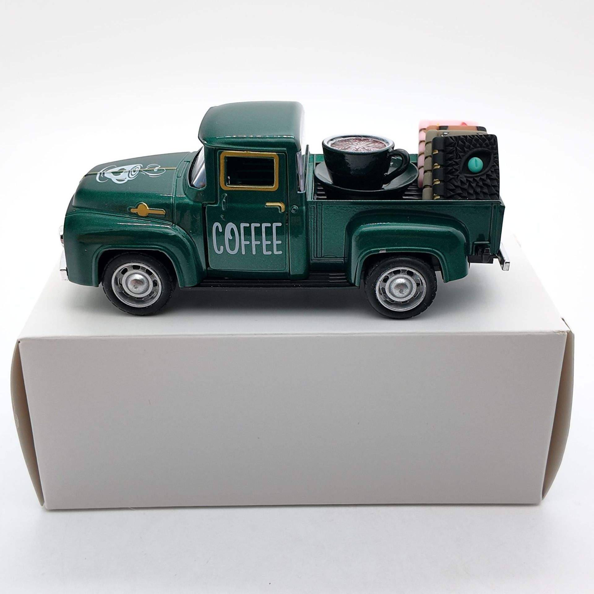 Camión Verde Clásico + 1 Set de Café + 4 Libros