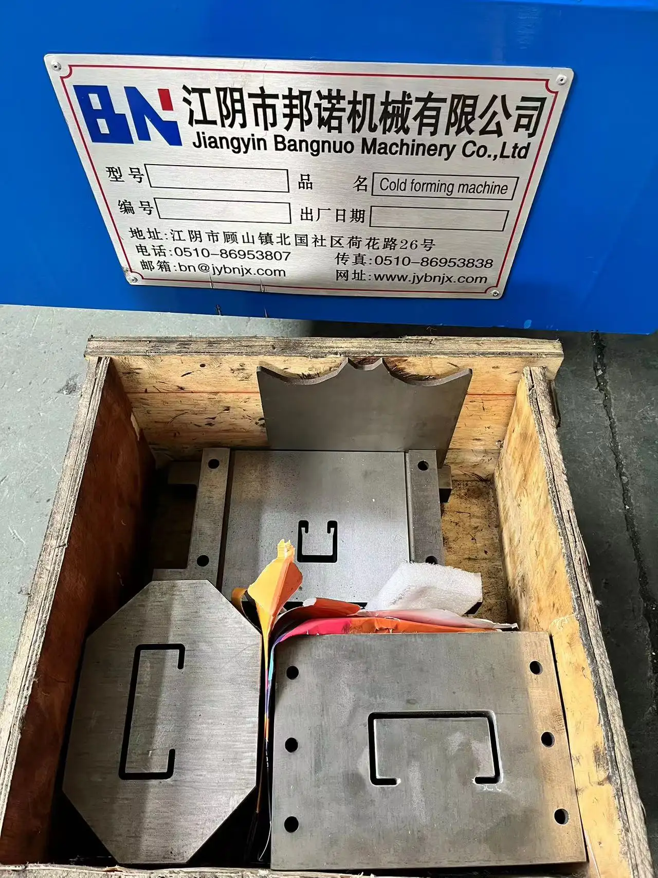 2023 kualitas tinggi dan harga rendah produsen Cina otomatis C Purlin mesin pembentuk gulungan dingin profil baja