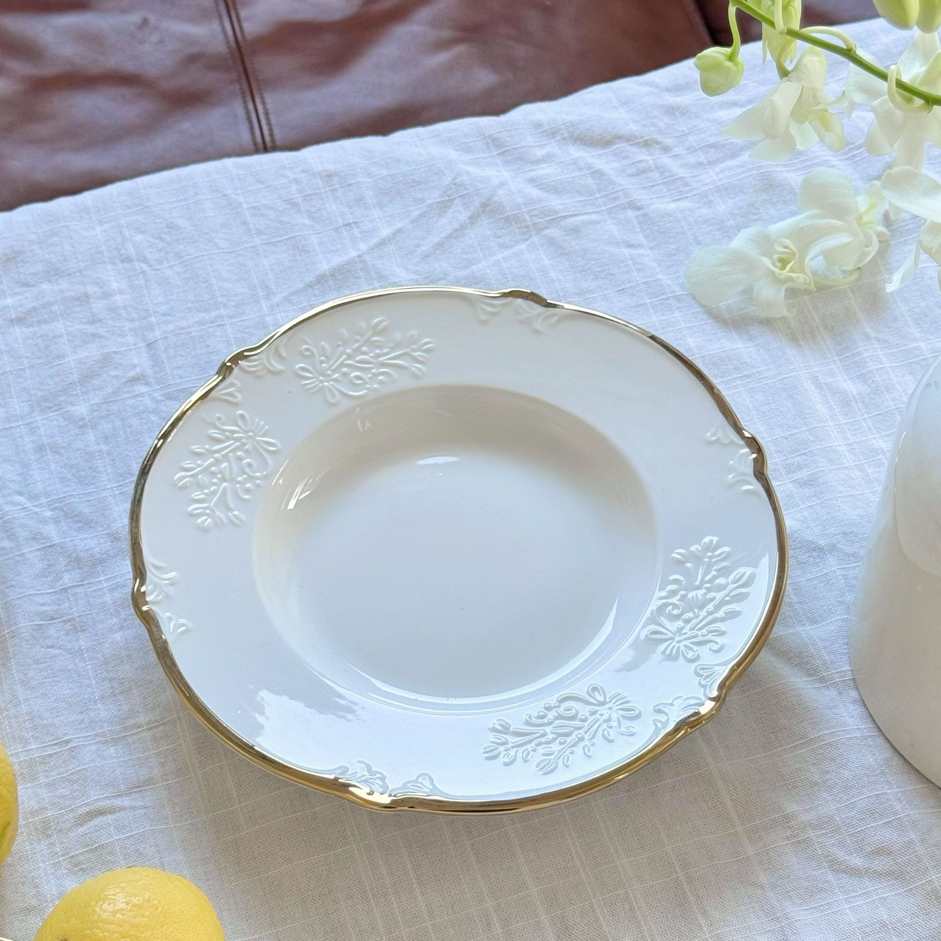 Gold-edged floral deep plate 23*3.8