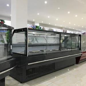 デリ肉、チーズ、生肉、シーフードを湾曲させて展示。 - Product Image 1