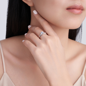 خاتم خطوبة نسائي من الموسانيت بوزن 0.98 قيراط، فضة استرلينية عيار 925، تصميم كلاسيكي بأربعة مخالب، مطلي بالروديوم والذهب عيار 14 قيراط، رومانسي ومعتمد من GRA - Product Image 5