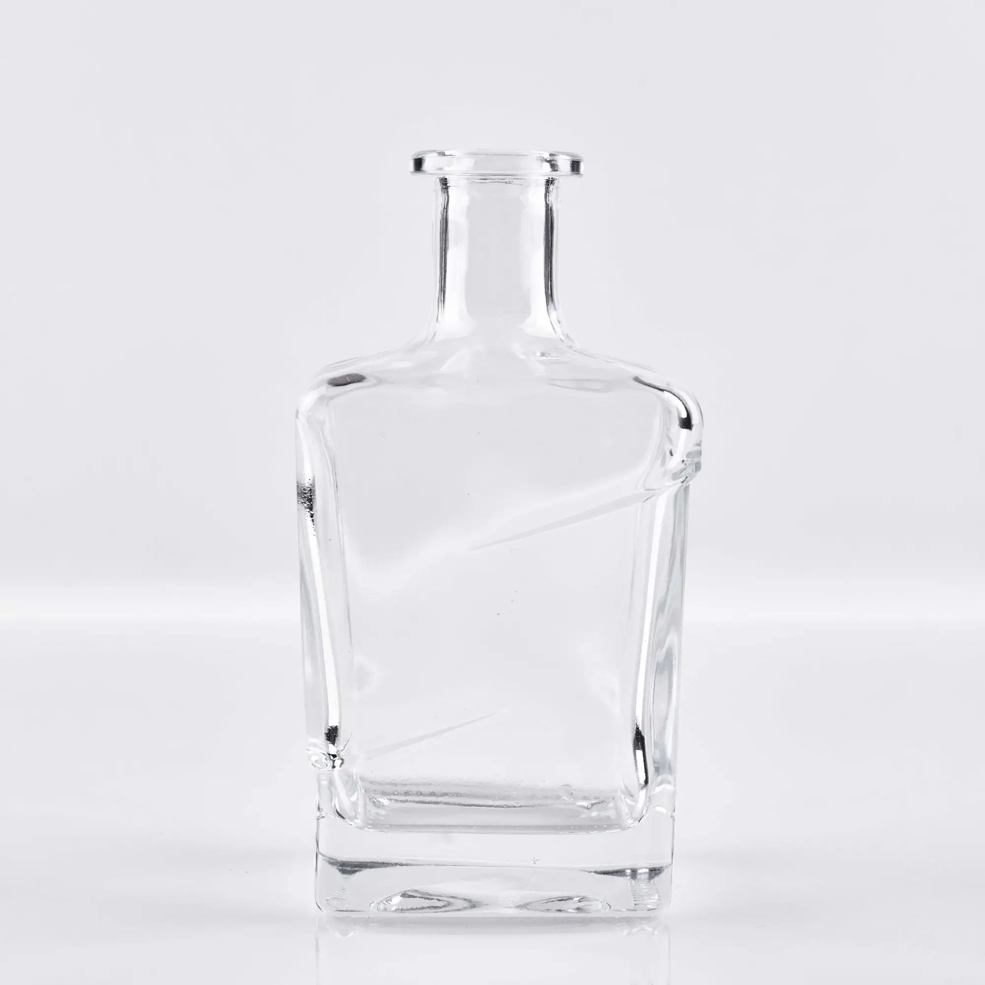 Bottiglia di Vodka liquore di vetro bianco cristallo 500Ml