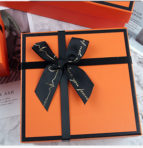 Luxo Fashionable Cardboard Christmas Box Lift-Off Lid <span class=keywords><strong>Ribbon</strong></span> para Cosméticos Com Embossing Matt Laminação para Blush