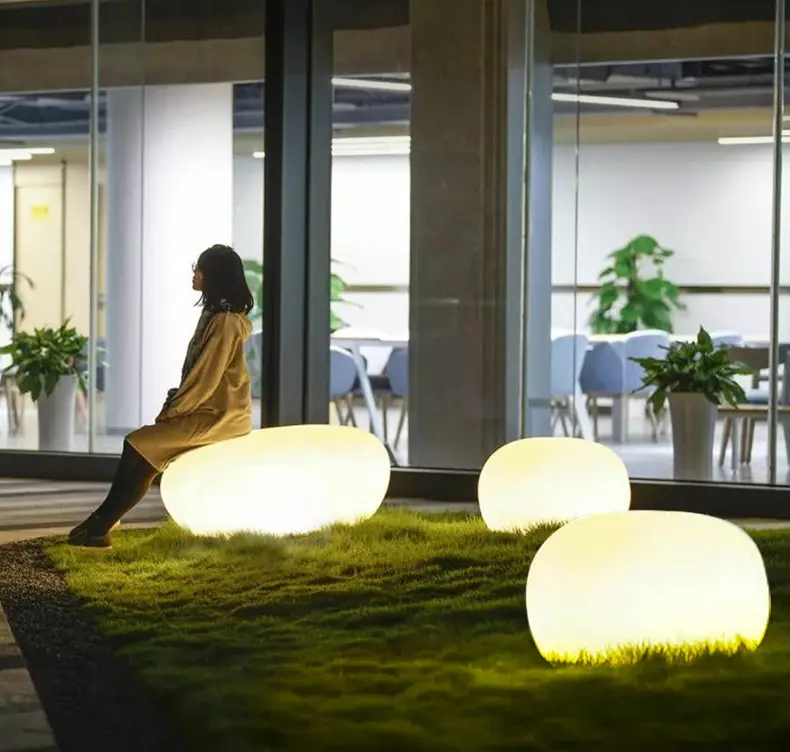Lampu ornamen taman surya LED lampu dekoratif berbentuk batu bercahaya untuk fitur taman hiburan dengan tahan air 16 warna chan