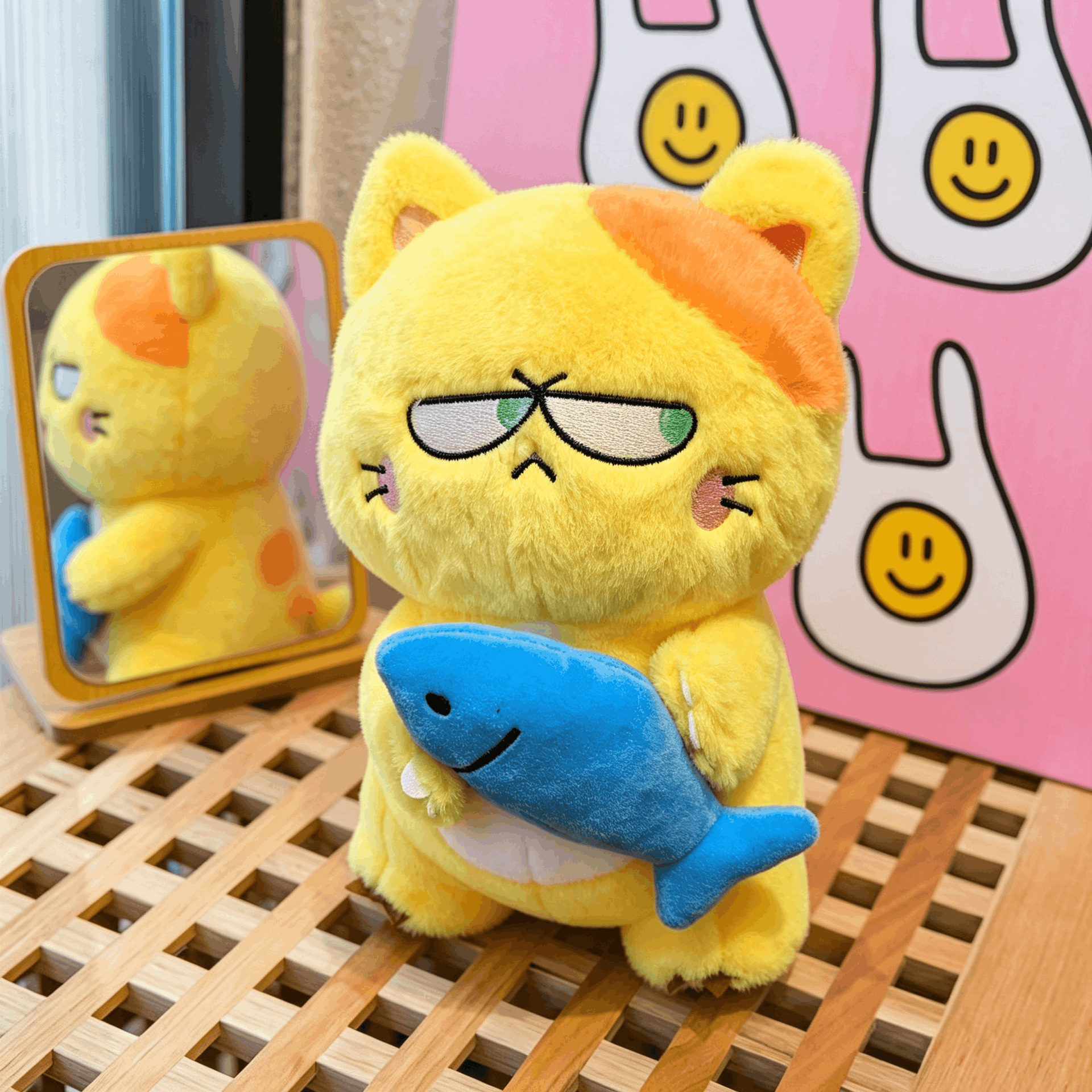 Chat cool mangeur de poisson