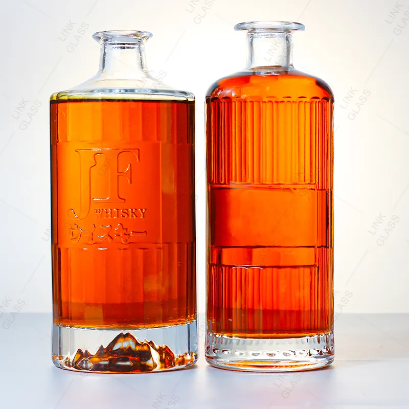 Fabbricazione di lusso personalizzata bottiglia di vetro da 700ml bottiglia da 1L 5L per vodka tequila rum liquore spirito bottiglia di whisky in vetro