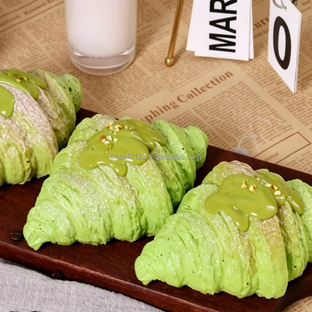 Squishy Croissant en PU de 16,5 cm (Matcha)