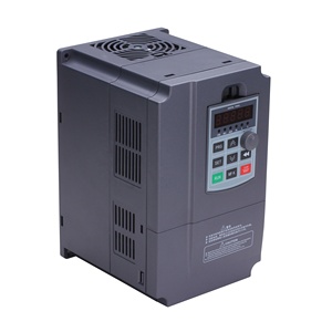 MPPT太阳能vfd逆变器5.5kw vfd驱动<span class=keywords><strong>DC</strong></span>输入三相太阳能水泵控制器太阳能vfd泵驱动