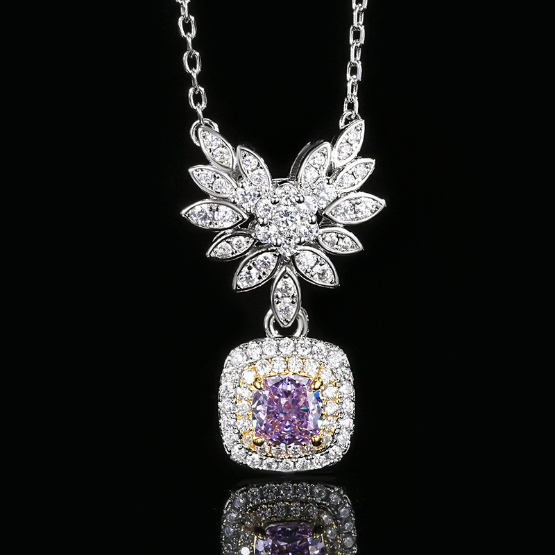 Colgante de diamante morado talla Flor de Hielo con cadena.