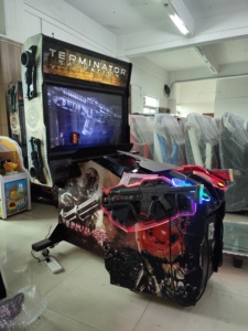 2プレーヤーターミネーター4シミュレーターコイン式ビデオアーケードガンシューティングゲームセンター用