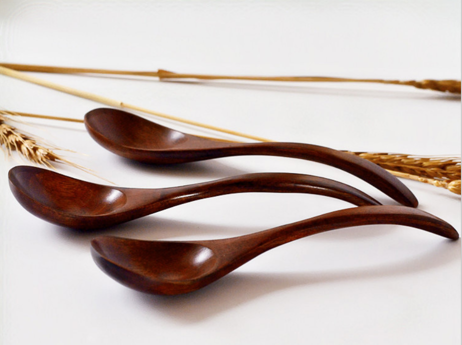brown food tongs