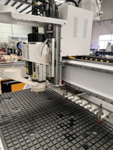 Tareas de carpintería y grabado de precisión Cambio de herramienta rápido versátil Enrutador CNC 1325 ATC - Product Image 5