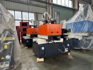 DK7735 Electric <strong>Erosion</strong> 5-Axis Cutting <strong>Machine</strong> Automatic Wire EDM <strong>Machine</strong> for Metal