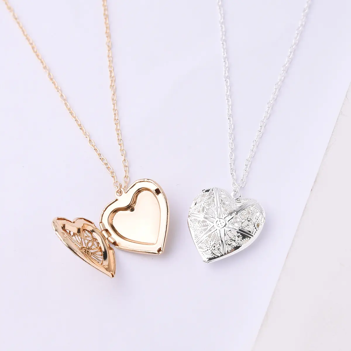 Collares con forma de corazón de melocotón hueco para mujer, caja de fotos pequeñas, colgante de cadena de oro, collares de joyería 2021