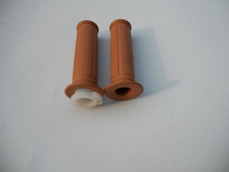 Brown small grain palm pattern grips, a pair