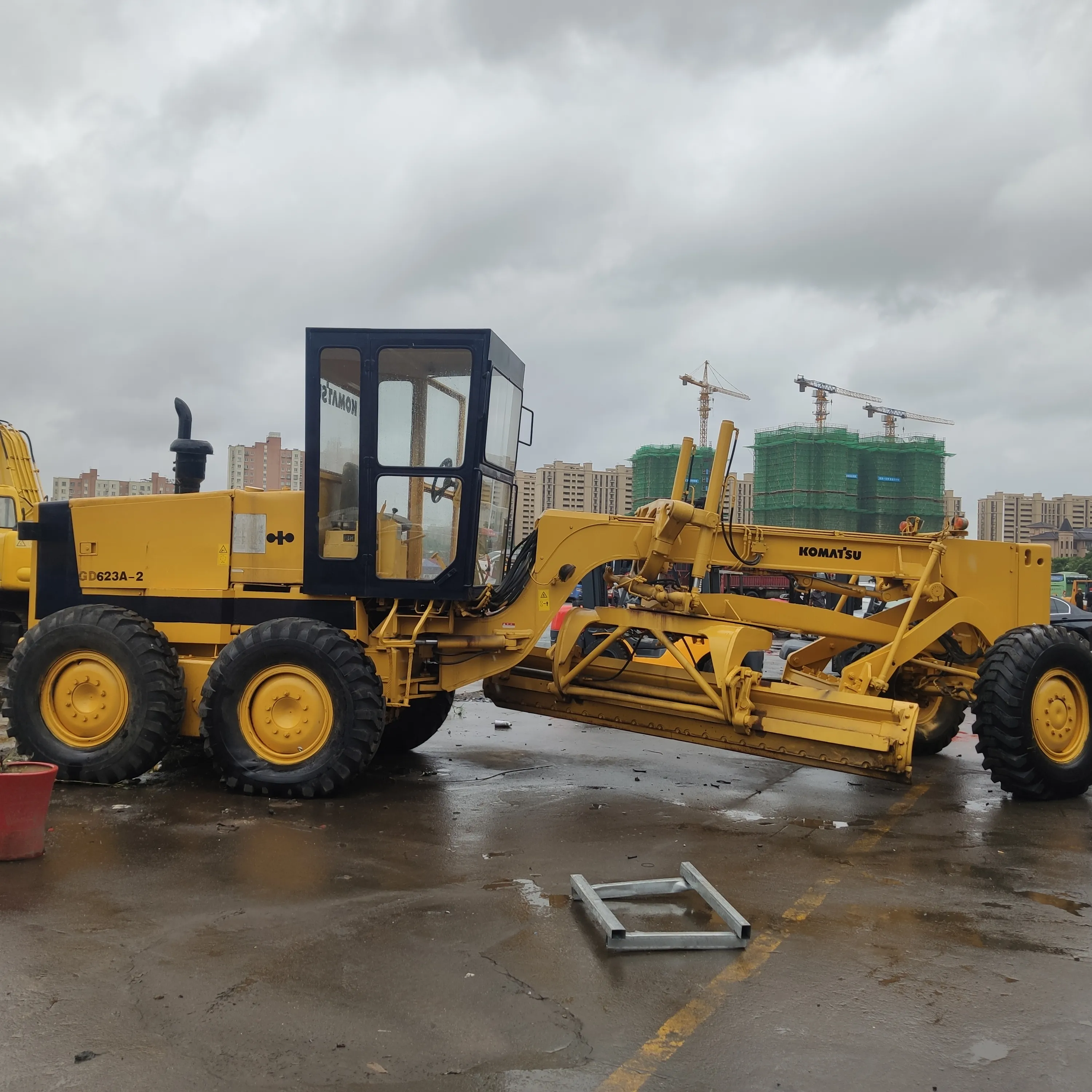 Attractive price used komatsu GD623A Used Motor Grader for sale