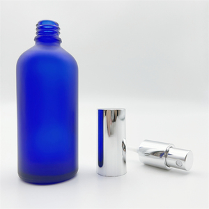 Toptan boş 1oz 30ml uçucu yağ gümüş Metal bilye üst ile mat mavi cam şişe üzerinde parfüm rulo