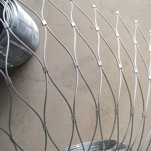 ตาข่ายลวดสีดำแบบยืดหยุ่นสำหรับป้องกันการตกจากที่สูง ใช้สำหรับป้องกันและแยกสัตว์ในสวนสัตว์และแหล่งพักพิงนก - Product Image 4