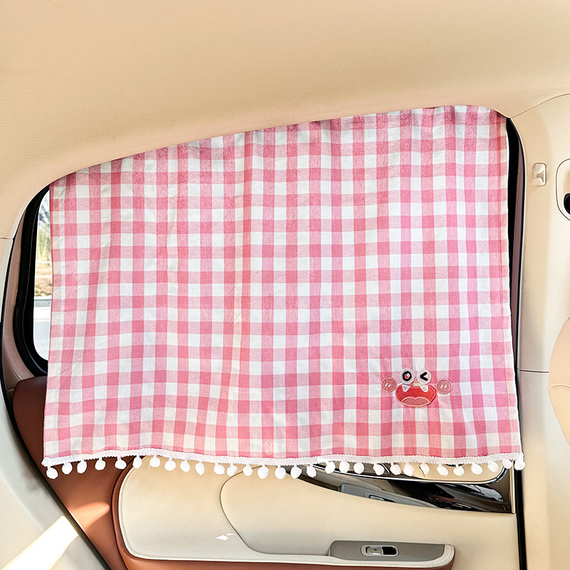 Cortinas Pink Monster con riel empotrado y diseño de rejilla grande