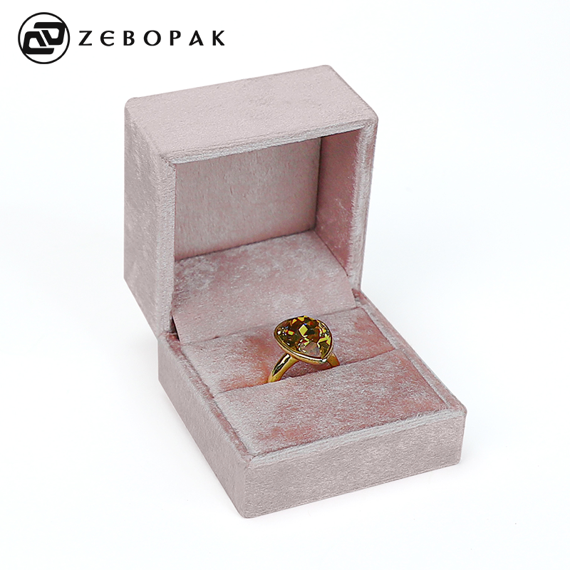 Caja para anillos rosa 60*60*47mm