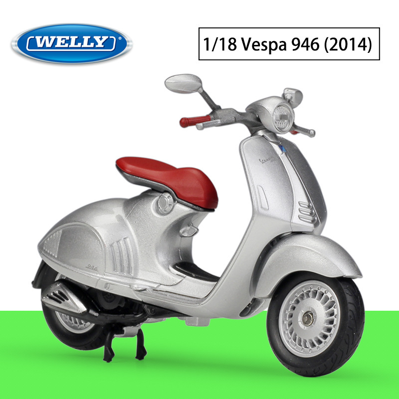Vespa 946 argento del 2014