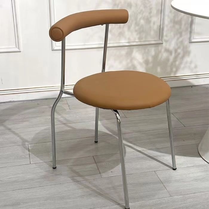 Sedia a uovo con gambe in argento elettroplaccato marrone