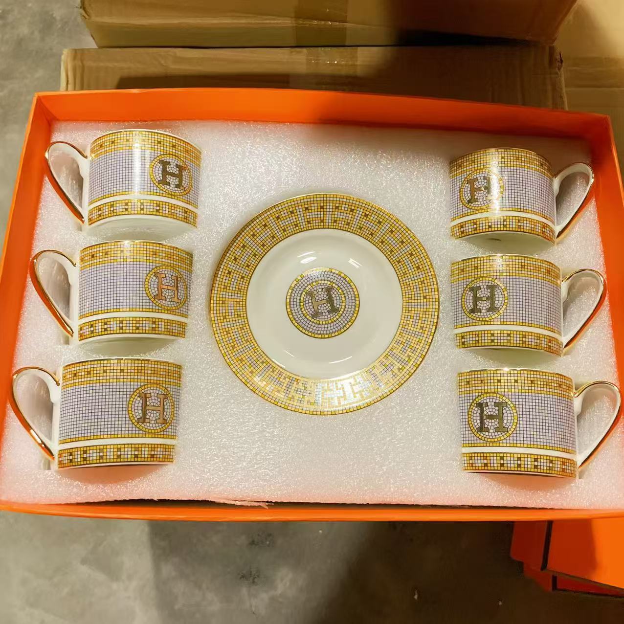 Golden six-piece set without spoon
