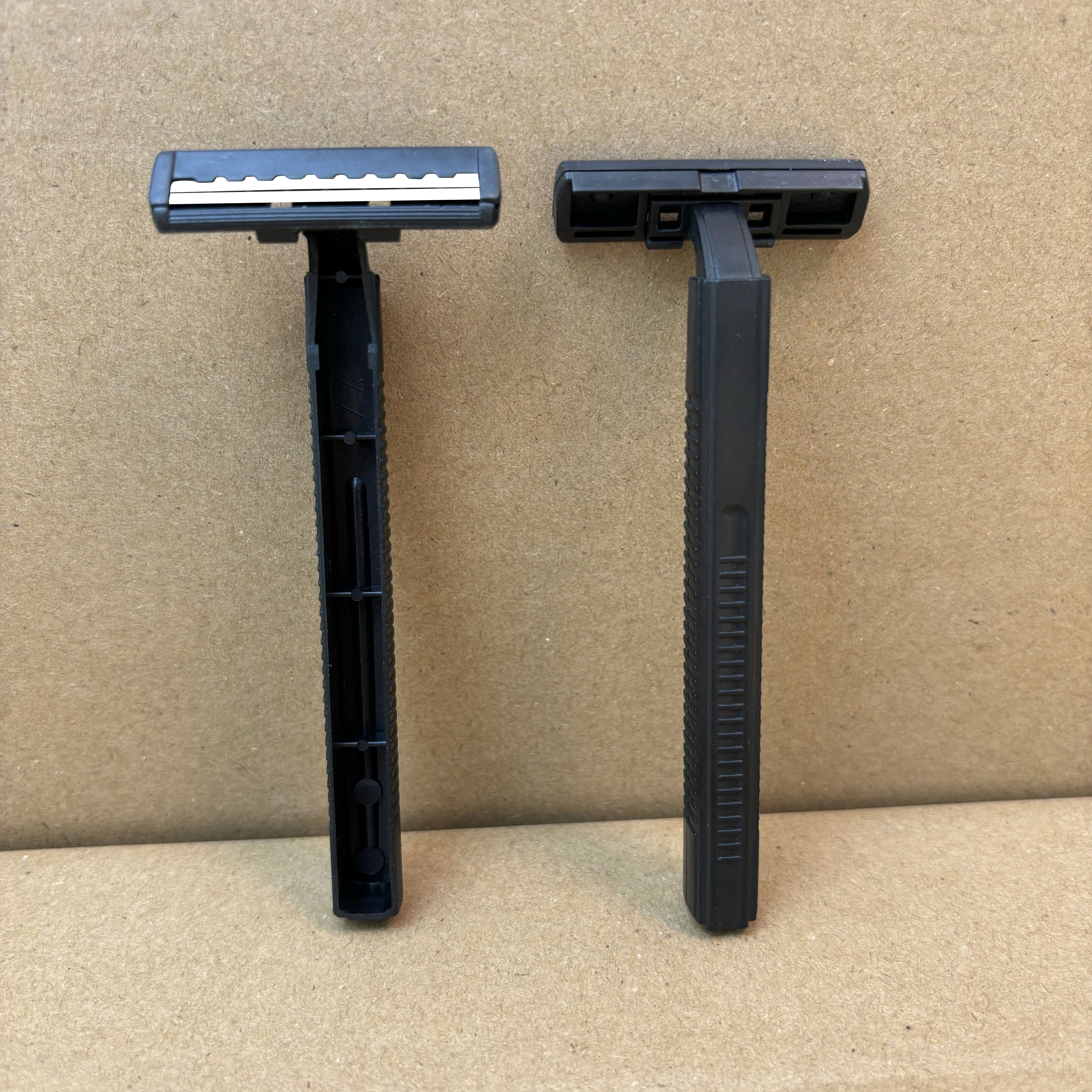 2 Blade without lubrication strip