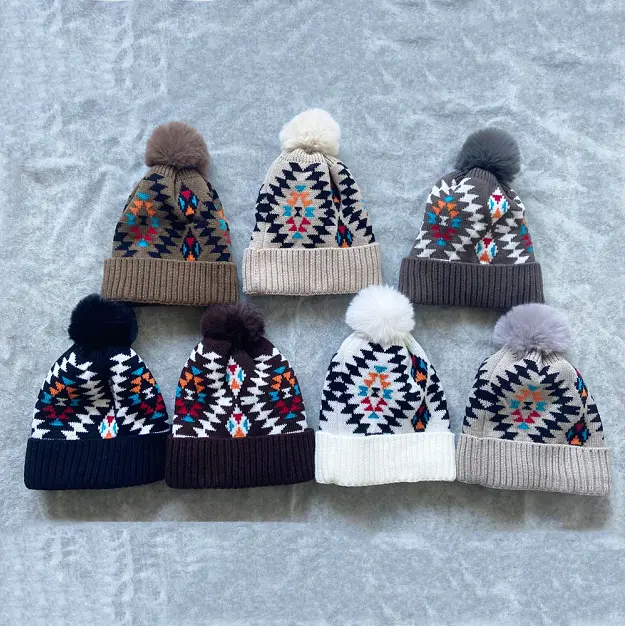 ฤดูหนาวแอซเท็กเชอร์พีเรียงราย Jacquard ถัก Pompom Fairisle หมวกขอบพับรูปแบบเพชรเรขาคณิตหมวกอุ่นสำหรับสุภาพสตรี
