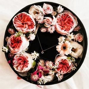 Toptan özel gül çiçek hediye kutusu kapaklı pencere sevgililer günü ve anneler günü için UV kaplama kabartma mat laminasyon" - Product Image 3