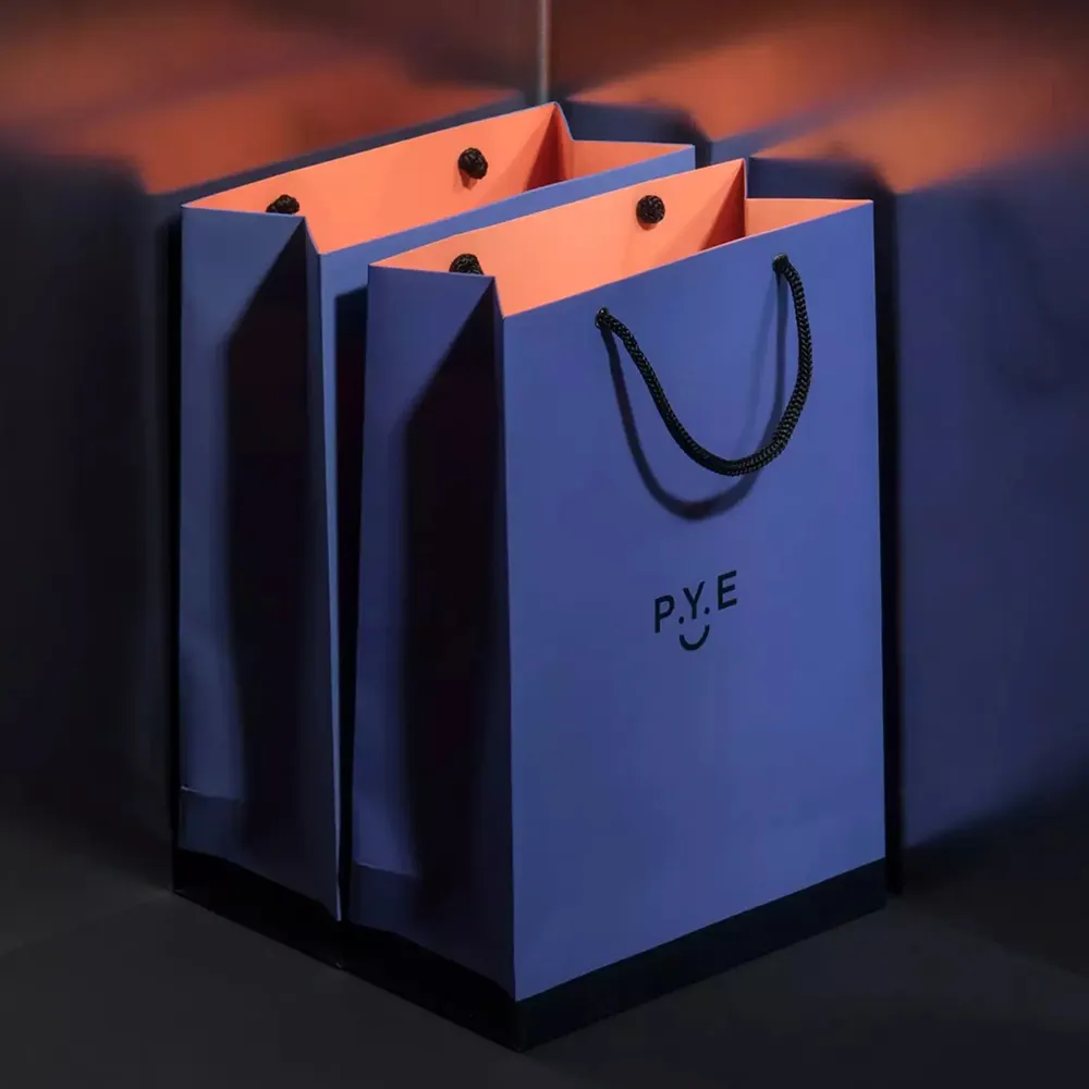 Logotipo personalizado impreso de tela de papel de embalaje de Perfume de compras de regalo bolsa con asa de cuerda